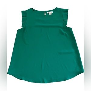Monteau Los Angeles women's size M Kelly green blouse sleeveless pleat detail
